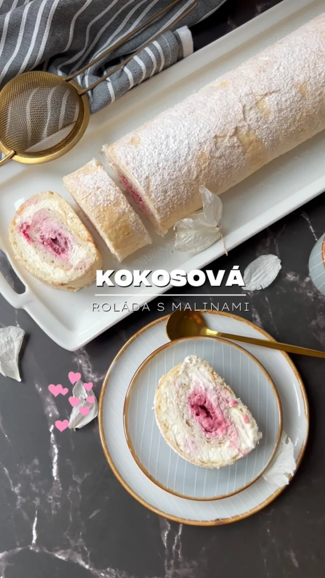 KOKOSOVÁ roláda s malinami 🥥 skvělý dezert do hodiny na stole 🌸

▶️ RECEPT

1️⃣ Kokosový bezé plát:
150 g bílků
100 g cukru krupice
45 g hladké mouky
40 g jemně strouhaného kokosu

Bílky vyšlehejte za postupného přidávání cukru do pevného sněhu. Stěrkou vmíchejte prosátou mouku a následně i kokos. Těsto rozetřete na plech (40×30 cm) vyložený papírem na pečení a přes sítko lehce posypte moučkovým cukrem.
Pečte v troubě vyhřáté na 220 stupňů (horní/dolní ohřev) asi 7-9 minut. Ihned po upečení otočte plát i s papírem na lehce pomoučněný čistý arch papíru, není třeba stáčet za horka. Teprve až po úplném vychladnutí papír z plátu opatrně sloupněte.

2️⃣ Smetanový krém s malinami:
250 g smetany ke šlehání 33%
100 g mascarpone
1-2 lžíce cukru krupice (lze i vynechat)
+ hrst mražených malin (možno i čerstvé)

Všechny suroviny (kromě malin) společně pozvolna vyšlehejte do krému a rozetřete rovnoměrně na roládový plát (na tu stranu, ze které jste sloupli papír). Na delší stranu poskládejte vedle sebe maliny a malou část „rozdrobte“ na zbytek krému. Pomocí papíru roládu zatočte a dobře utáhněte. Zabalenou v papíru ji dejte do lednice (spojem dolů) na několik hodin vychladit.
Vychlazenou roládu krájejte vroubkovaným nožem, po každém řezu nezapomeňte nůž otřít. Před servírováním můžete lehce pocukrovat.

Celý RECEPT včetně dalších tipů na roládu najdete i na mém blogu #vikendovepeceni kde si ho můžete vytisknout nebo péct bez tmavnutí obrazovky. 

Ano, recept vznikl ve #spoluprace s #kitchenaid od @magnumhomecz, protože tenhle robot používám už několik let a neumím si některé úkony bez něj představit 🥰 na videu s keramickou mísou 🩶

#blogvikendovepeceni #receptnablogu #kokosovarolada #bezerolada #roladasmalinami #robotkitchenaid #valentyn