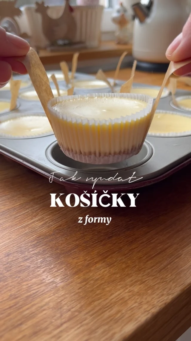 Jak vyndat košíčky z formy? Snadno 😊 díky proužkům z pečicího papíru dortíčky snadno vyjmete teplé i studené, aniž byste je poškodili 😊 ideální na mini cheesecakes 😊

RECEPT najdeš na www.vikendovepeceni.cz 😊

#tipynapeceni #minicheesecake #vikendovepeceni #blogvikendovepeceni #receptynablogu #easy