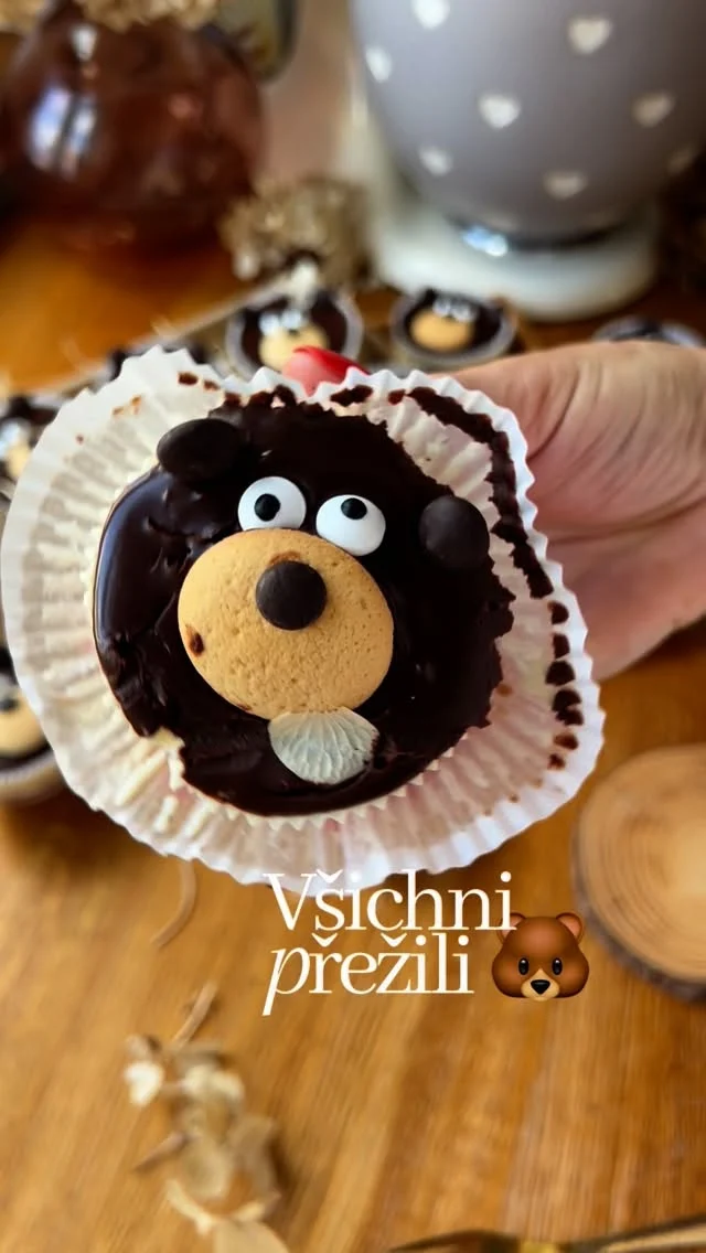 #behindthescenes🎬  Pár záběrů ze zákulisí natáčení 😊🐻

#vikendovepeceni #blogvikendovepeceni #receptnablogu #pecemevtomspolu #tipynapeceni