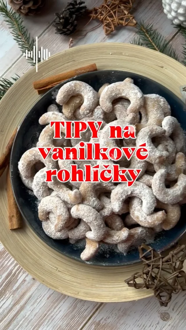 T I P Y  na vanilkové rohlíčky 🥐

1️⃣ správně připravené těsto - máslo nesmí být moc změklé, ořechy či mandle použijeme mleté (strouhané) nikoliv mixované, krátké zpracování těsta a odležení v chladu
2️⃣ stejně velké rohlíčky - kousky si můžeme odvažovat (5-7 g) nebo si celé těsto rozvážit na stejné části, například po 60 g, a z každé části pak už od oka udělat deset kousků
3️⃣ pečení rohlíčků - před pečením doporučuji dát rohlíčky na plechu krátce zachladit, já peču na perforované podložce a nechávám po upečení zcela vychladnout
4️⃣ obalení v cukru - rohlíčky obaluji až po vychladnutí, cukr se tak nelepí a nedělá žmolky, kromě vanilky můžete přidat koření jako skořice nebo citronovou kůru
5️⃣ skladování - skladuji v uzavřené krabici a nechávám 1-2 týdny v chladu rozležet 

A jaké tipy máte na vanilkové rohlíčky vy? Prozraďte mi v komentáři 😊

RECEPTY na vanilkové rohlíčky najdete na mém blogu #vikendovepeceni a také v kuchařkách 📓📔

#blogvikendovepeceni #receptnablogu #pecemevtomspolu #tipynapeceni #vanilkoverohlicky #vanocnicukrovi #vanocnipeceni #vikendovetipy