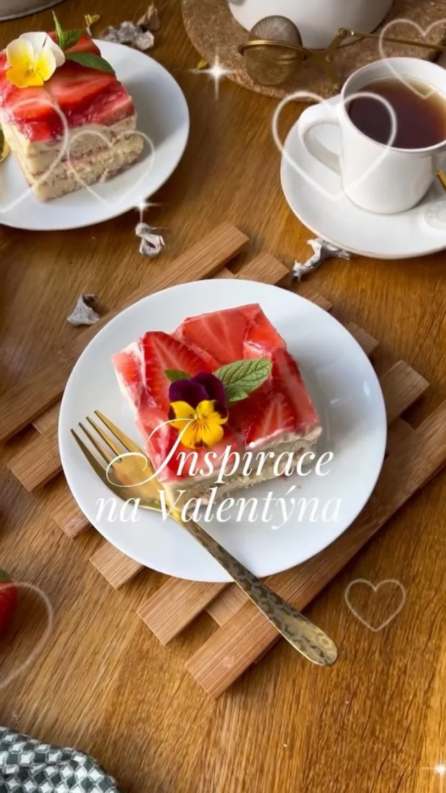 Ať už Valentýna slavíte nebo ne, je to dobrý důvod upéct si něco dobrého 😉 a nemusí to být ani růžové, ani čokoládové 😊 takže si klidně upečte kynutý koláč třeba se slaninou 😂

Recepty na všechny dezerty ve videu najdete na mém blogu #vikendovepeceni a dva v e-knize #sladkybar ♥️ 

#blogvikendovepeceni #receptnablogu #pecemevtomspolu