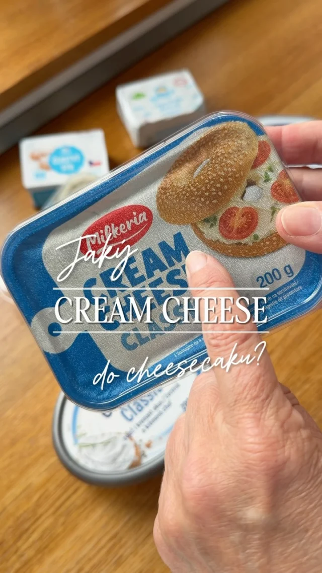Jaký sýr používám do CHEESECAKU? 🧀 často se ptáte, tak tady moje odpověď 😎 

Jednoznačně čerstvý krémový sýr neboli cream cheese, který dodá cheesecaku typickou chuť. Nejčastěji sáhnu po privátních značkách obchodních řetězců, které jsou ve větším balení a za příznivější cenu než originál Philadelphia. Za ty roky už jsem vyzkoušela snad všechny, mnohé z nich dokonce několikrát změnili svůj obal 😊

Svojí chutí, konzistencí i obsahem tuku je pro mě cream cheese  nezaměnitelná surovina do cheesecaku, kterou tvaroh ani cokoliv jiného prostě nenahradí. Ušetřete mě tedy prosím komentářů, že tvaroh je taky fajn 😂 ano, je fajn, do koláče nebo tvarožníku, ale ne do cheesecaku 😎

Spoustu receptů na cheesecake, ale i tvarožník 😉 najdeš na mém blogu #vikendovepeceni 🧀

#blogvikendovepeceni #receptnablogu #pecemevtomspolu #tipynapeceni